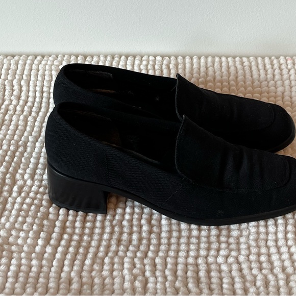 Stuart Weizmann black loafers. - Picture 2 of 7